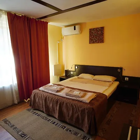 Family Art-hotel Zora 2*