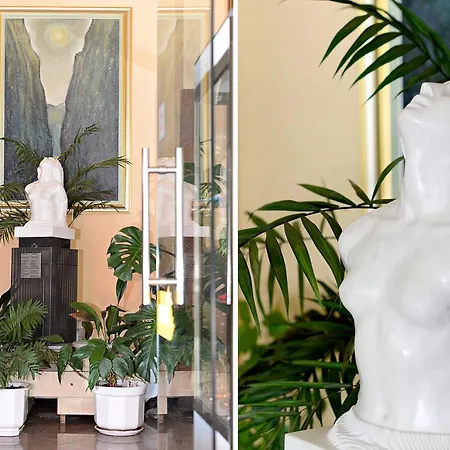 Family Art-hotel Zora Hotel 2*