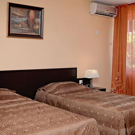 Family Art-hotel Zora Hotel 2*