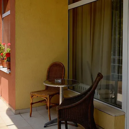 Family Art-hotel Zora Hotel 2*