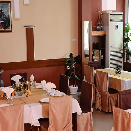 Family Art-hotel Zora Hotel 2*