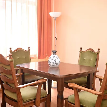 Family Art-hotel Zora 2* Vrața